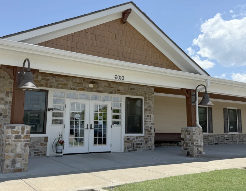 Arlington Animal Clinic exterior office building.